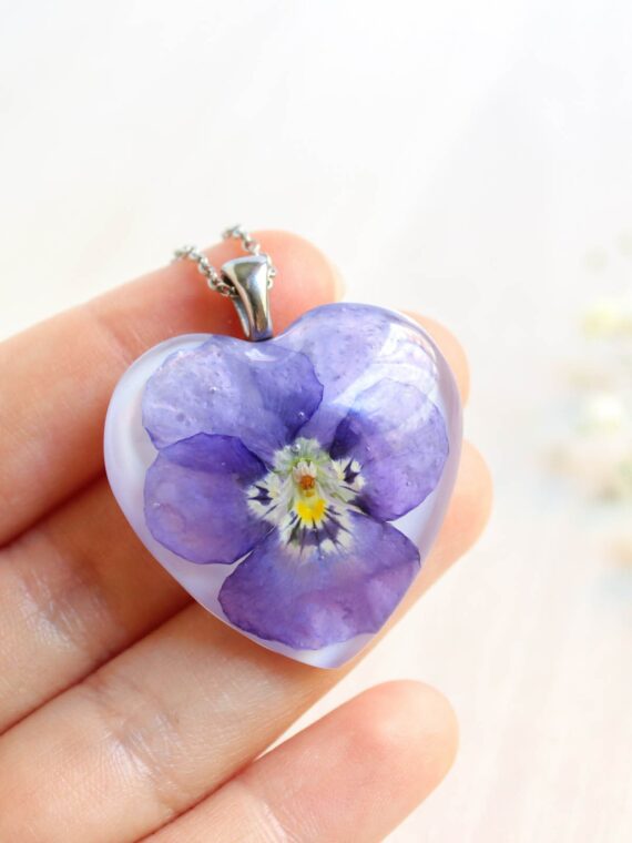 Mama and me necklace, Real flower necklace pendant resin, Gift for mother and daughter, Violet flower necklace, Heart shaped necklace set