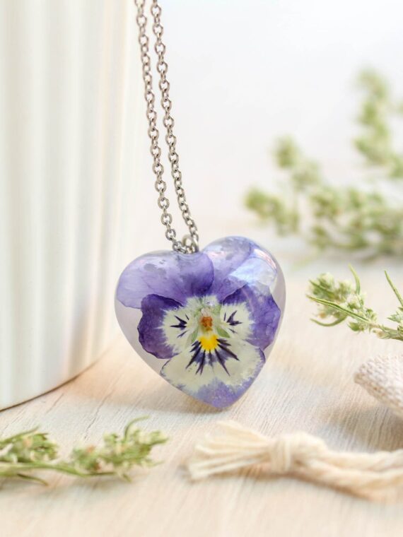 Mama and me necklace, Real flower necklace pendant resin, Gift for mother and daughter, Violet flower necklace, Heart shaped necklace set