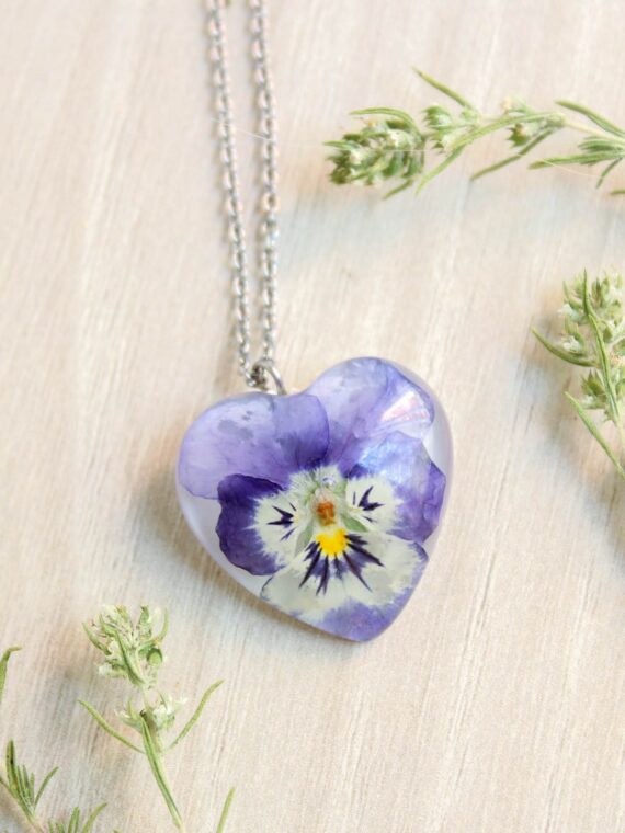 Mama and me necklace, Real flower necklace pendant resin, Gift for mother and daughter, Violet flower necklace, Heart shaped necklace set