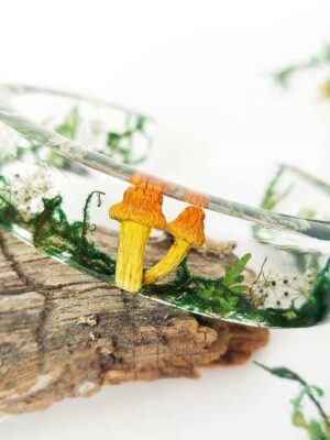 resin-bangle-bracelet-mushroom-closeup