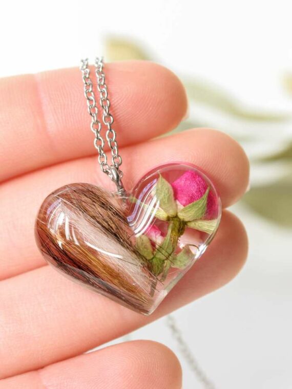 Heart-Shaped Pet Hair Necklace with Real Rosebuds – A Unique Memorial Keepsake