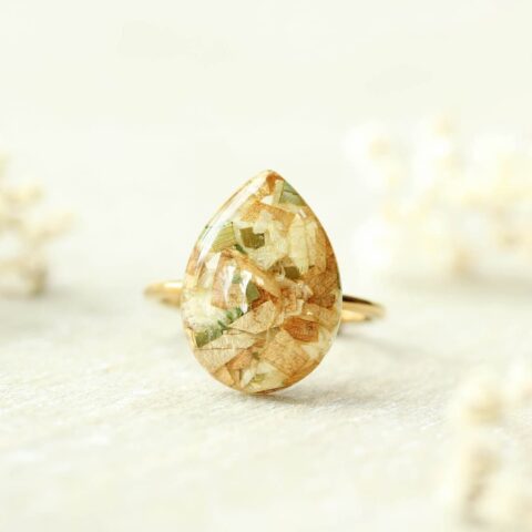 Handcrafted ring with preserved funeral flowers in resin, unique memorial botanical jewelry