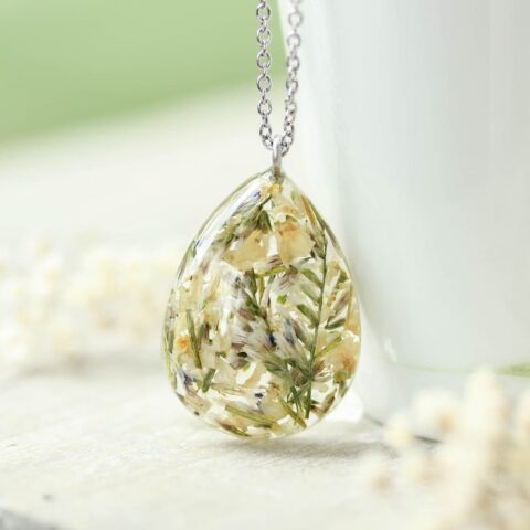 Teardrop pendant necklace with real preserved wedding flowers, botanical resin jewelry for special memories